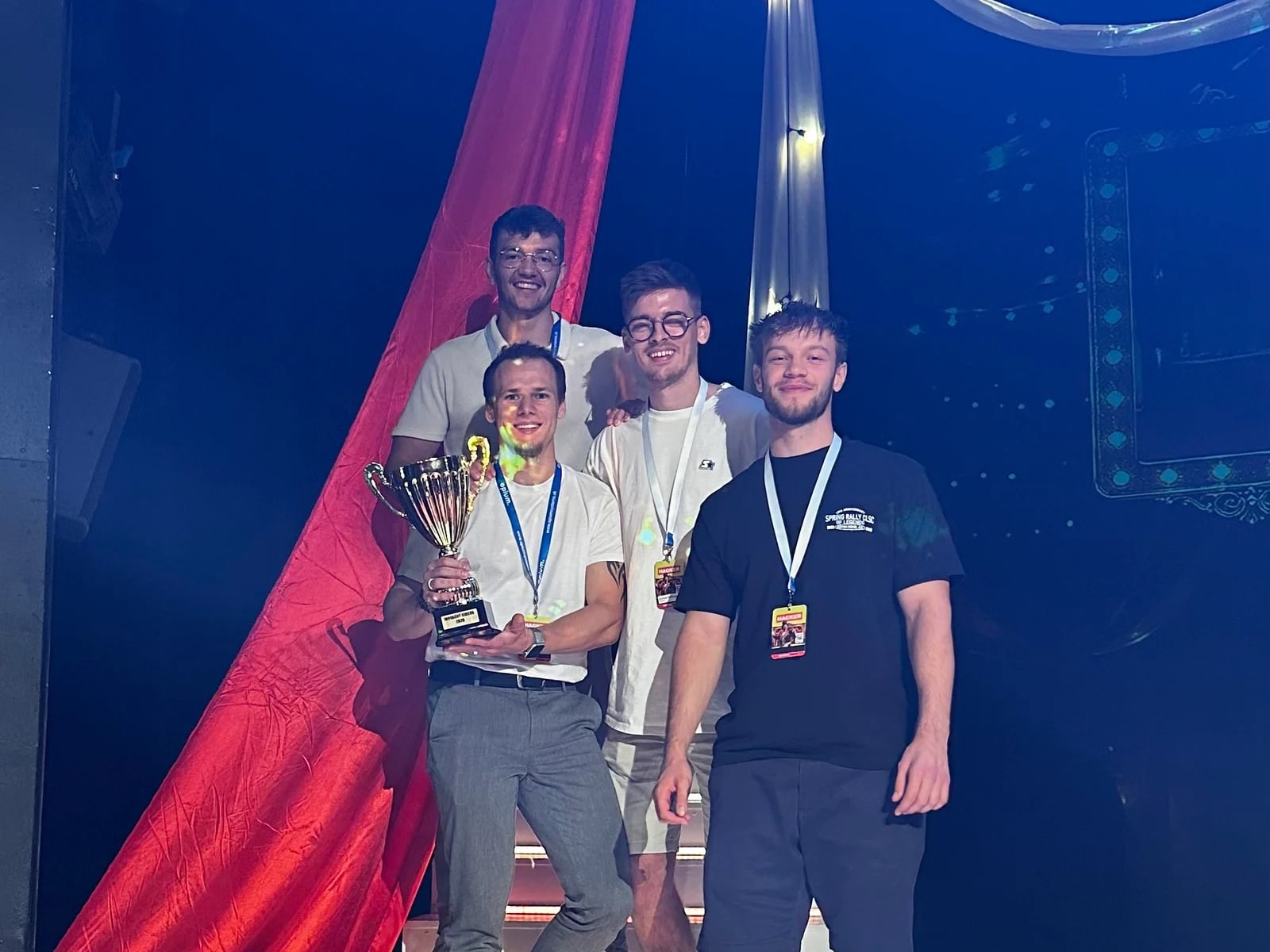 Tím Rise.sk na pódiu hackathonu Inovačný cirkus 2026