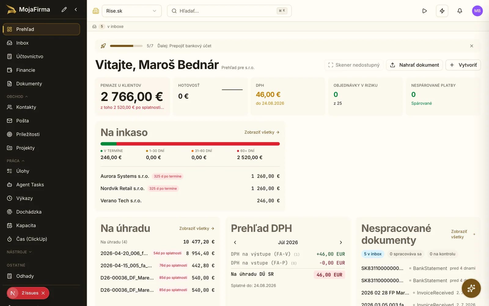 Finanční dashboard MojaFirma s cashflow a neuhrazenými fakturami